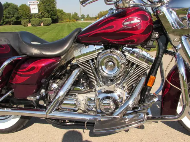 2002 Harley-Davidson FLHRSE - CVO Road King in Sport Touring in Leamington - Image 8