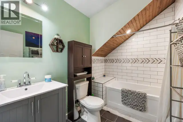 3328 Third St Cumberland, British Columbia in Houses for Sale in Comox / Courtenay / Cumberland - Image 41