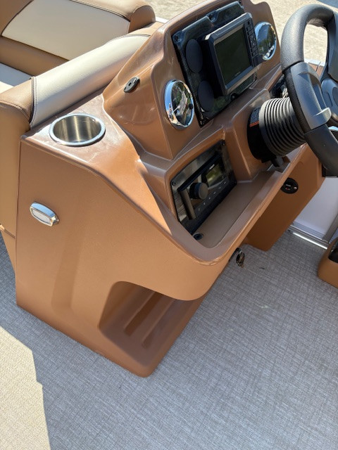 2025 VENTURE 2180 QUAD LOUNGER in Powerboats & Motorboats in Winnipeg - Image 2