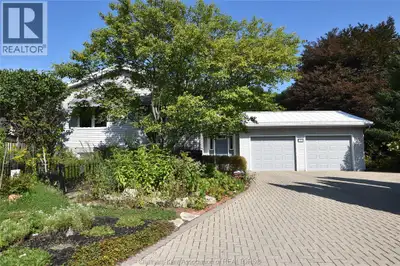 Real Estate is about location and 3 Kyle Drive offers an excellent neighbourhood on a low traffic cu...