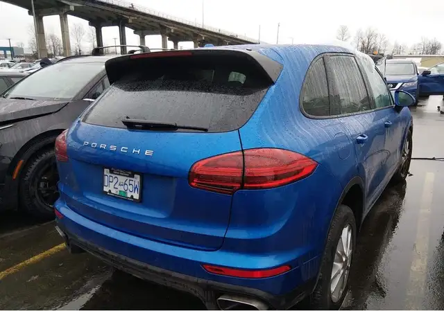 2017 Porsche Cayenne Low KM Parting out in Transmission & Drivetrain in Calgary - Image 6