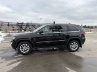 Recent Arrival! 2022 Jeep Grand Cherokee WK Laredo E Diamond Black Crystal Pearlcoat 3.6L V6 24V VVT... (image 4)