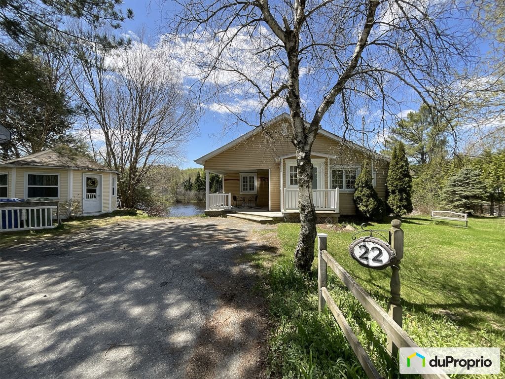 $549,900 - Bungalow for sale in St-Claude — photo 1