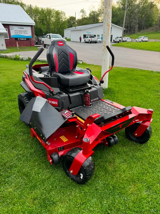 Toro 60" TITAN® MyRIDE® (76614) Zero Turn Mower in Lawnmowers & Leaf Blowers in Belleville - Image 4