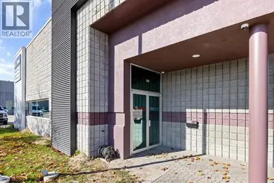 RHODES BUSINESS CENTRE - 3227' OF OFFICE/ WAREHOUSE SPACE IN BUILDING 300. GREAT OFFICE DESIGN WITH...