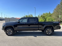 // ACCIDENT FREE!! // // SINGLE OWNER! // This 2023 Toyota Tacoma TRD Sport Double Cab 4WD is a clea... (image 9)