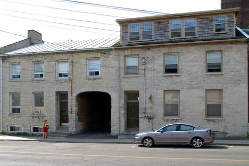 104 Queen St. Kingston, Downtown great location. 2-bedroom apartment 2nd floor in 3 Unit historicall...