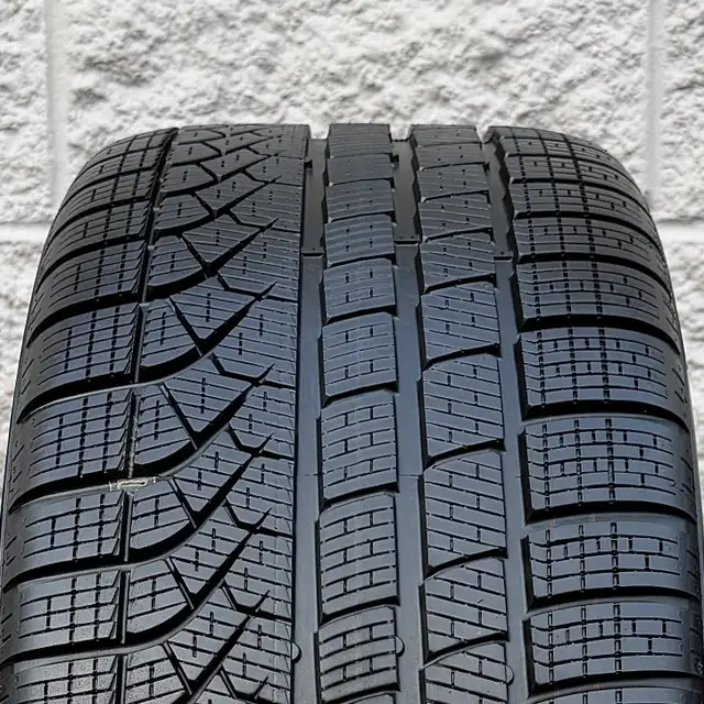 (99%) 4x MB E-Class E350 | E450 19" OEM Winter Wheels Package in Tires & Rims in City of Toronto - Image 10
