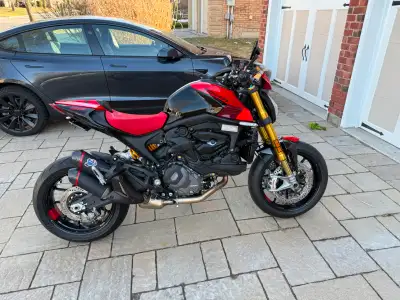 Ducati Monster SP in showroom condition, it still has warranty till April next year. Accessories tha...