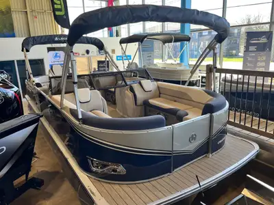 2023 | Legend | Q-Series Cruiser WS Sport Pro Prix régulier (92 196 $) Économie de 16 000 $ 76 196 $...