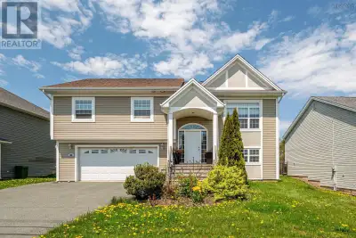 Welcome to 810 Basinview Drive in vibrant Bedford, Nova Scotiawhere comfort meets convenience in one...