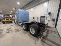 2 Owner 2005 Peterbilt 379. CAT MXS Motor just completely rebuilt! Comes with 1 year / 200k warranty... (image 6)
