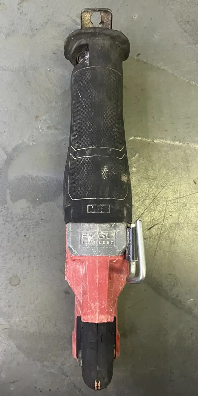 Milwaukee M18 FUEL GEN-2 18V Brushless Cordless Sawzall in Power Tools in Mississauga / Peel Region - Image 5