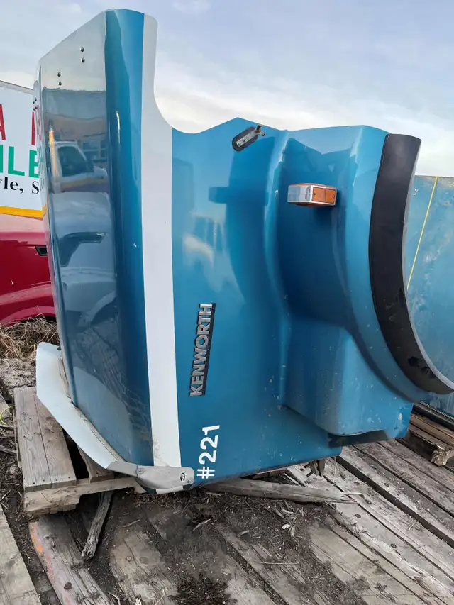 KENWORTH T800 VARIOUS HOODS INCLUDING WIDE HOOD OFFERS? in Heavy Equipment Parts & Accessories in Edmonton - Image 2