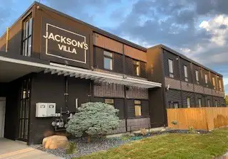 Spacious 1-bedroom basement apartment. Modern kitchen and bath with quartz countertops. Spacious den...