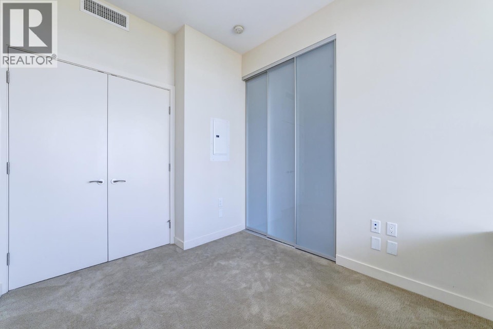 9XX 6383 MCKAY AVENUE Burnaby, British Columbia 5