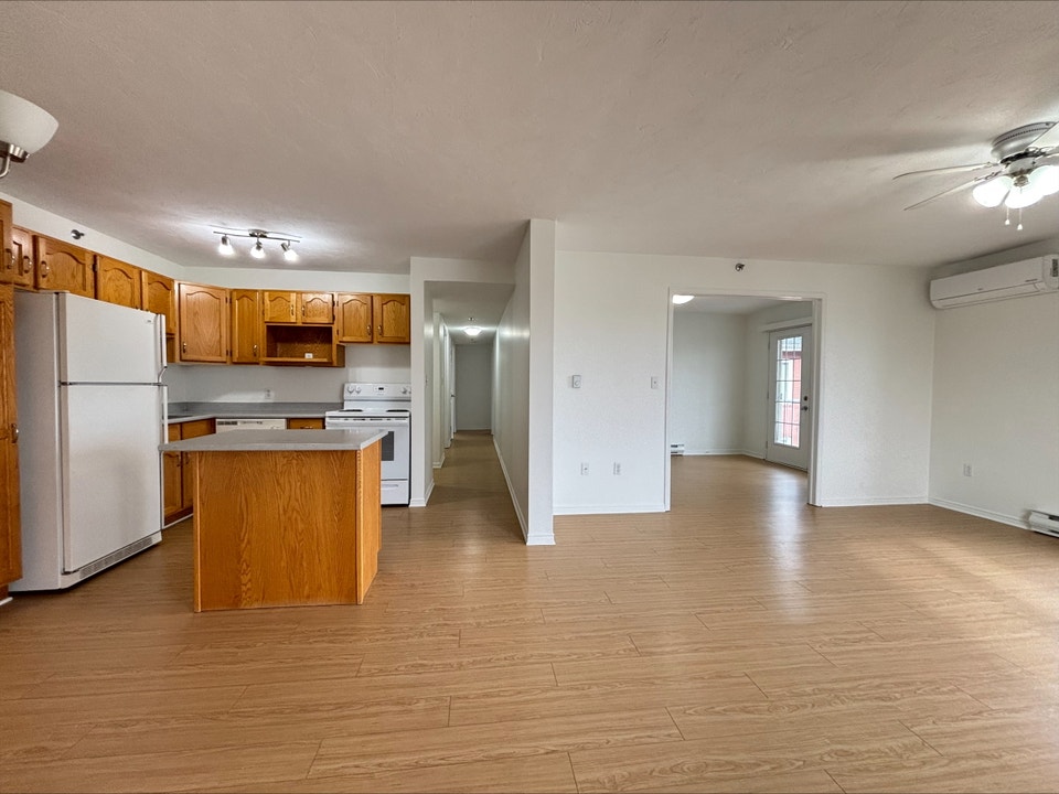 2 Bed Unit Available Jones Lake Area! 5