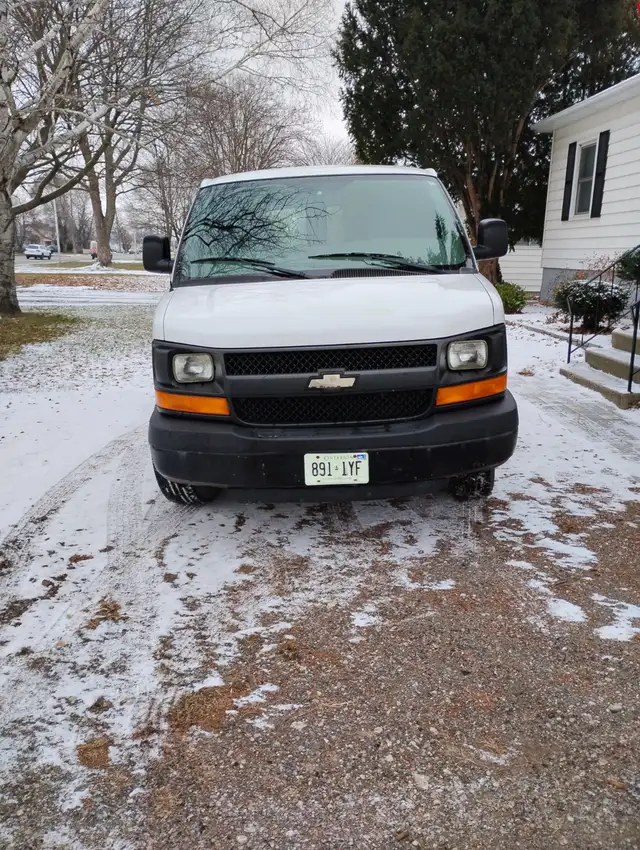 2010 chevy express van64744748973313122