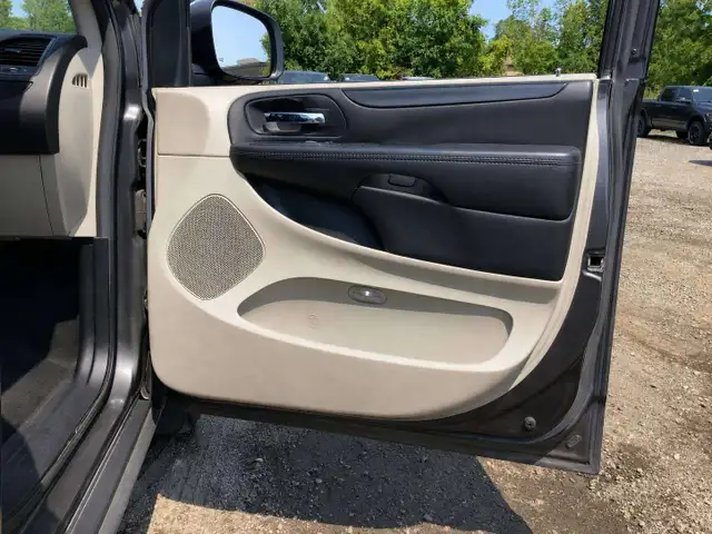 2015 Dodge Grand Caravan Canada Value Package | AS IS | FWD in Cars & Trucks in Mississauga / Peel Region - Image 29