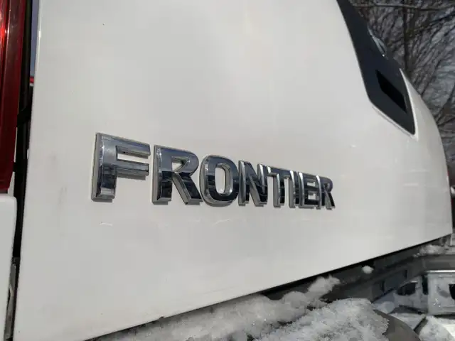 2012 NISSAN FRONTIER CREW 4X4 LOW KMS CERTIFIED in Cars & Trucks in Guelph - Image 17