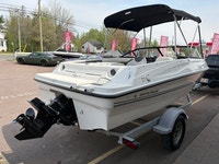 18’ Boat! 3.0Ltr MerCruiser Motor! AM/FM, AUX, USB, Bluetooth! Depth Finder! Beautiful Two Tone Inte... (image 7)