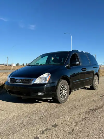 Clean van for sale 2012 Kia Sedona for sale 7 Passenger Auto sliding door Runs drive smooth 246000km...