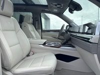 | 55 HD Curved Display | AKG 38-Speaker Audio | Super Cruise | Panoramic Sunroof | Semi-Aniline Leat... (image 9)
