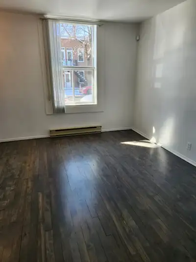 Close Metro Frontenac big 3 1/2+Den for rent