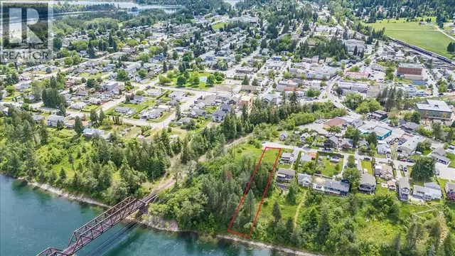 1101 1st Street Lot# Lot A Castlegar, British Columbia in Land for Sale in Nelson - Image 3