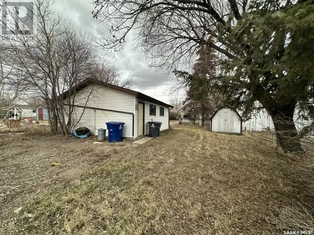 212 Railway AVENUE Kindersley, Saskatchewan in Land for Sale in Saskatoon - Image 3