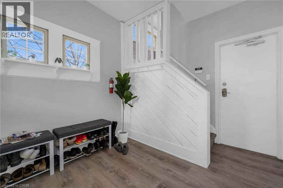9 MELROSE Avenue S Unit# UPPER Hamilton, Ontario 4