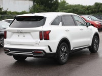 Experience impressive hybrid efficiency, family-friendly versatility, and confident all-season capab... (image 3)