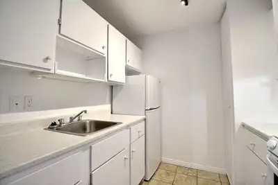 STUDIO SPACIEUX À STE-FOY | PISCINE | ÉLECTROS | $ 995