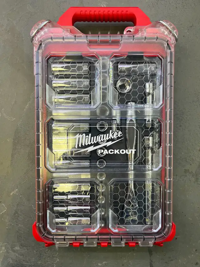 Milwaukee 32 pc 3/8" Metric Ratchet and Socket Set PACKOUT in Hand Tools in Mississauga / Peel Region - Image 4