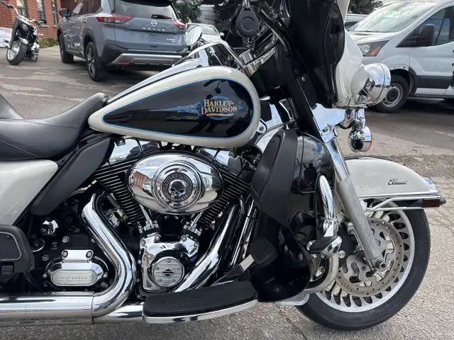 2012 Harley-Davidson Electra Glide Classic ~ ELECTRA GLIDE CLASS in Sport Touring in City of Toronto - Image 28