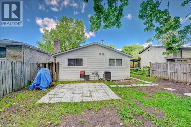 53 HELENE Crescent Waterloo, Ontario in Houses for Sale in Kitchener / Waterloo - Image 9