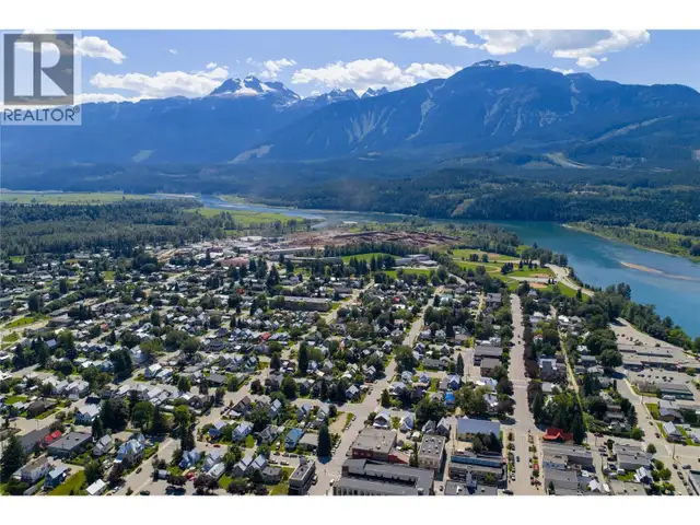 200 Third Street E Revelstoke, British Columbia in Land for Sale in Revelstoke - Image 11