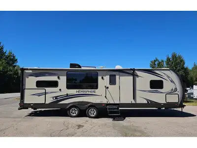 REDUCED TO $22995 FROM $24995! Rear kitchen, front bedroom layout. Power stabilizers. Fresh tank 35...