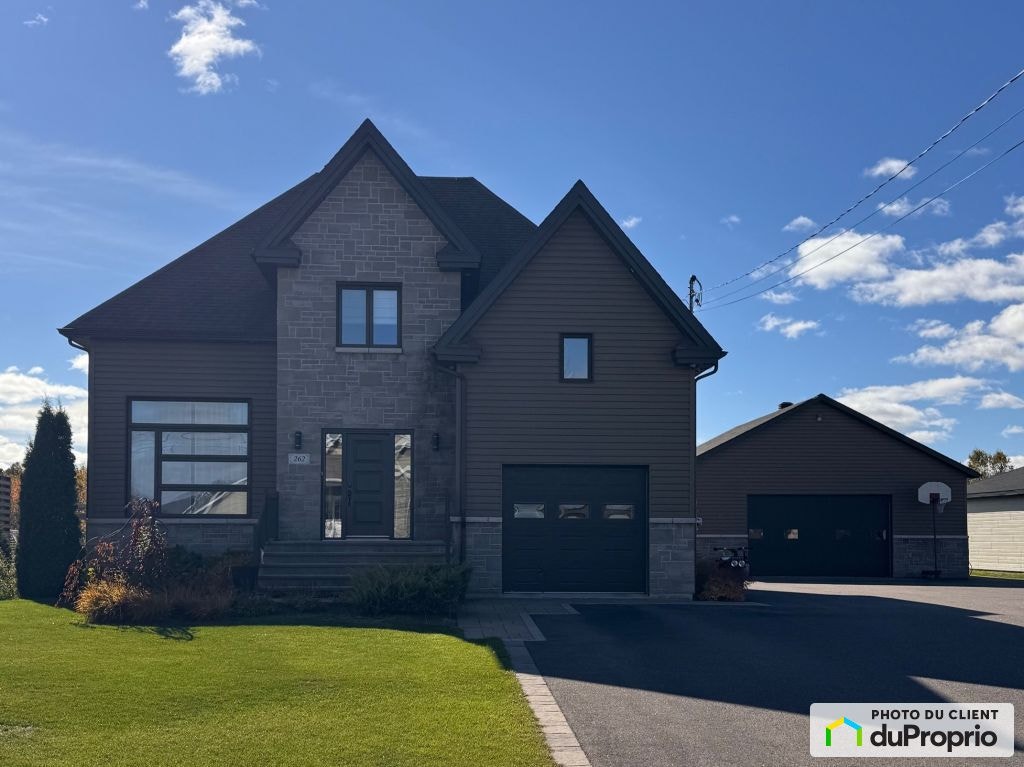 $689,000 - 2 Storey for sale in Dolbeau-Mistassini — photo 1
