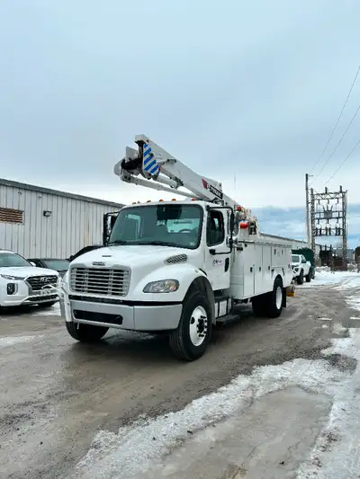 Fresh on the lot! Southern US Origin Specifications: 2016 Freightliner M2 106 - Cummins 6.7L Diesel...