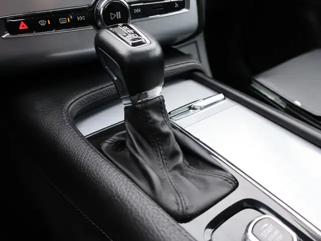 2018 Volvo XC90 in Cars & Trucks in Oakville / Halton Region - Image 21