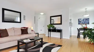 Located right beside the world renowned Stanley Park, Emerald Terrace offers a gym, outdoor garden,...