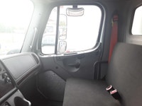 2020 Freightliner M2 106 Ryder Stock ID: 264359 Transmission Type/Speed: AUTO 6 Engine: DIESEL B6.7'... (image 9)