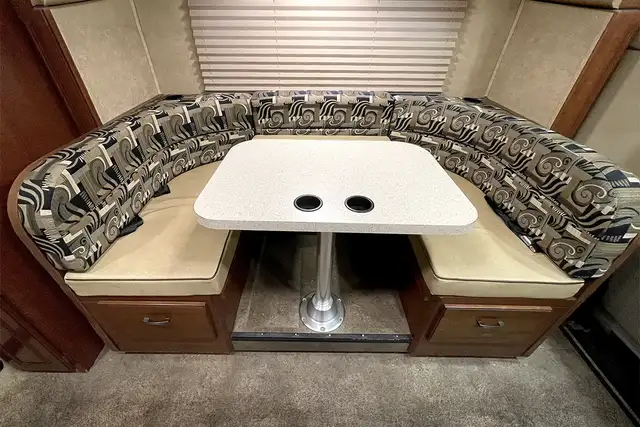 2015 Forest River Lexington 265DS – Pre-Owned Class B+ Motorhome in RVs & Motorhomes in Red Deer - Image 21