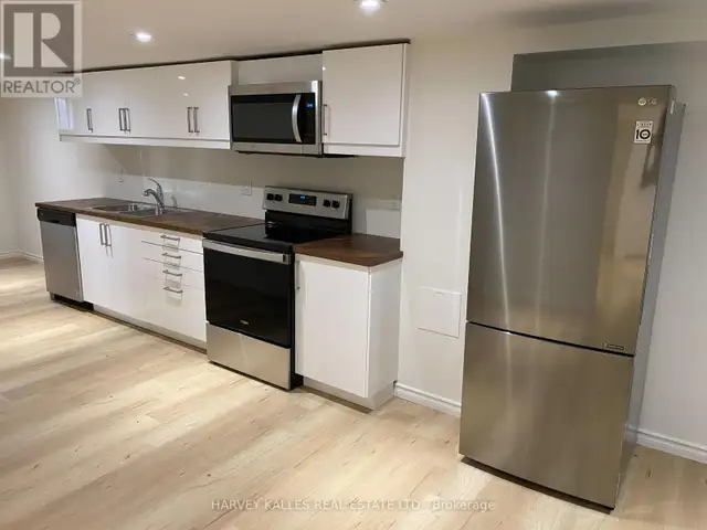 LOWER - 47 STAYNER AVENUE Toronto (Yorkdale-Glen Park), Ontario in Long Term Rentals in City of Toronto - Image 4