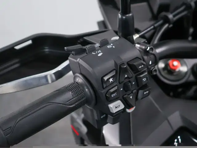 2025 Honda AFRICA TWIN CRF1100S in Street, Cruisers & Choppers in Kelowna - Image 14