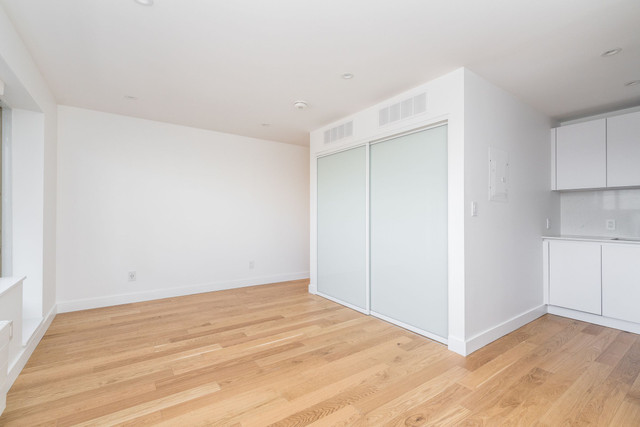 Renovated one bedroom, Yonge and St Clair - ID 154 in Long Term Rentals in City of Toronto - Image 2