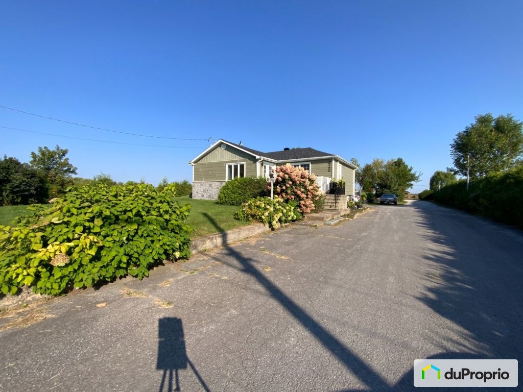 $649,000 - Acreage / Hobby Farm / Ranch in Venise-En-Quebec — photo 2
