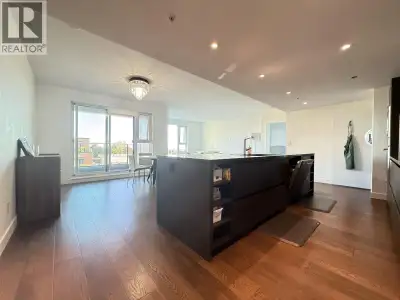 Discover luxury living at Shannon Wall Centre - Adera House! This rarely available fully furnished 2...