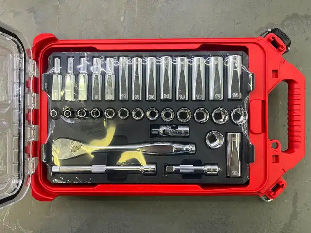 Milwaukee 32 pc 3/8" Metric Ratchet and Socket Set PACKOUT in Hand Tools in Mississauga / Peel Region - Image 6